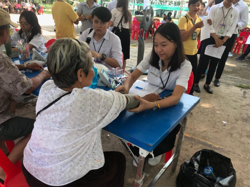 Med lecturers and students join Marginalized Doctor Camp in Bueng Kan
